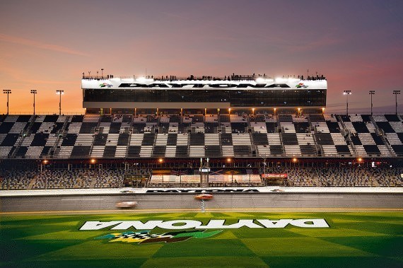 Daytona International Speedway (гоночная трасса в Дейтона-Бич, Флорида, США) была открыта в 1959 году.