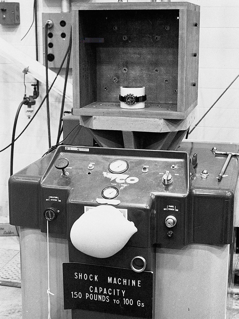 Один из аппаратов НАСА для проведения испытаний и тестов часов, 1964 год